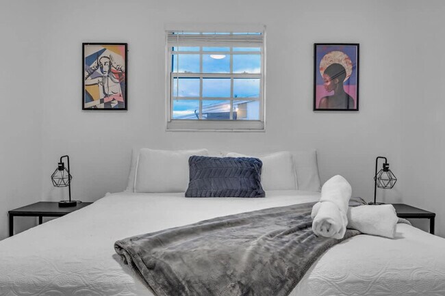 Building Photo - 18715 NW 10th Ct