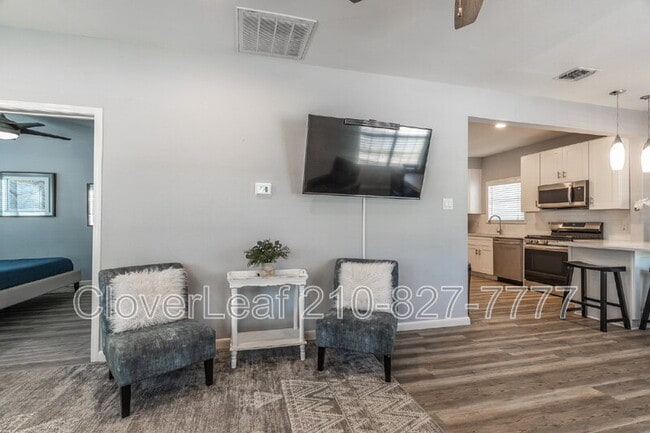 Building Photo - 210 Dumoulin Ave