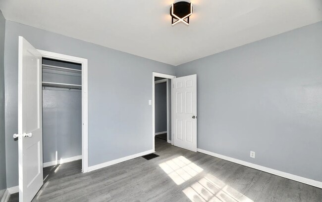 Building Photo - 3910 E 34th St