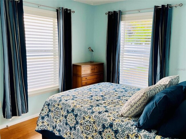 Building Photo - 1755 Siesta Dr