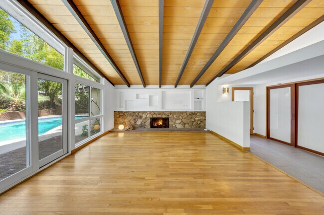 Building Photo - 16439 Kingsbury St