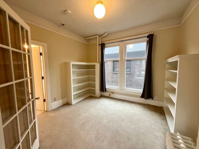 Building Photo - $500 Move In Special - Beautiful 3-bedroom...