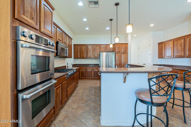 Building Photo - 734 W Juniper Ln