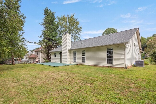 Building Photo - 375 Glensprings Dr