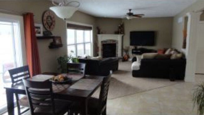 Building Photo - 205 Dropseed Dr