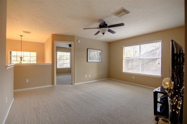 Building Photo - 142 W Russet Grove Cir