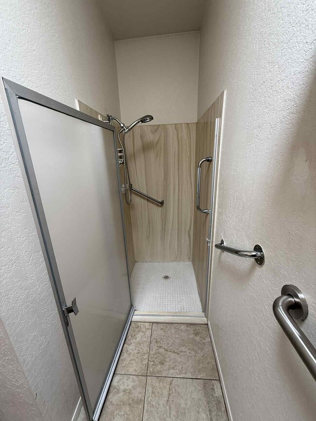 Building Photo - 5204 N Tigua Dr