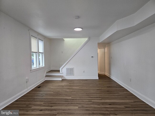 Building Photo - 739 S Kent St
