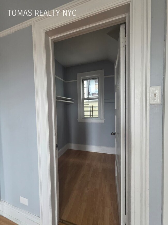 Building Photo - 16 Sherwood Ave