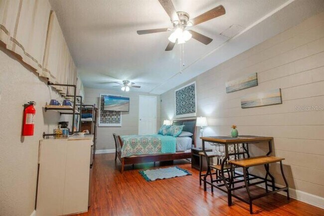 Building Photo - 1245 CATALPA Ln