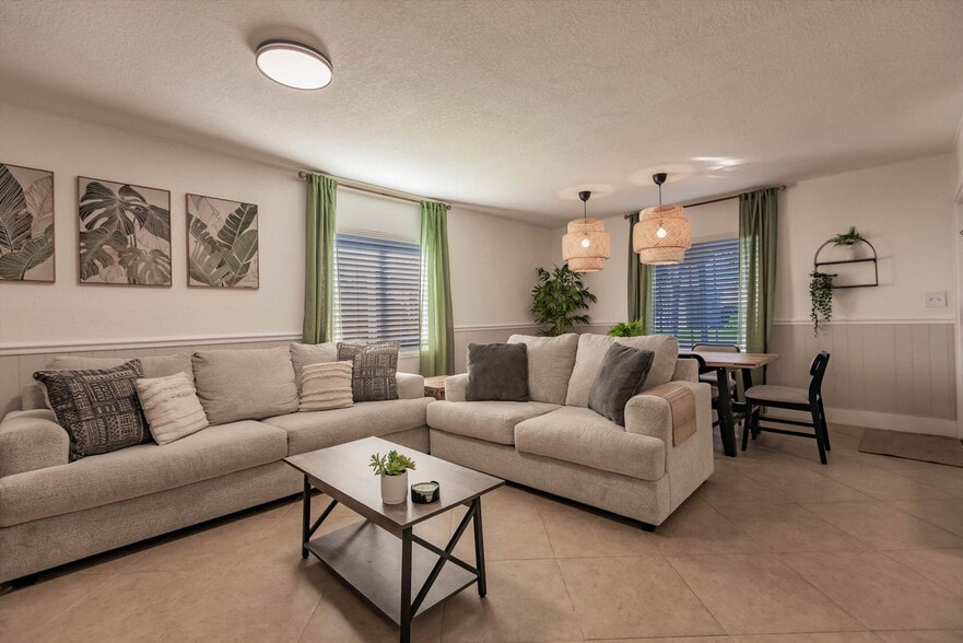 Building Photo - 716-720 Southwest 14th Court-SI FL1-ID1475646P