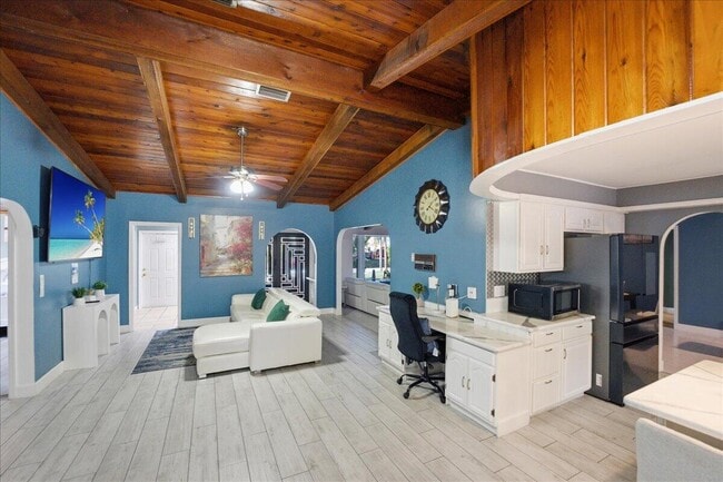 Building Photo - 1326 SW Bartell Ave