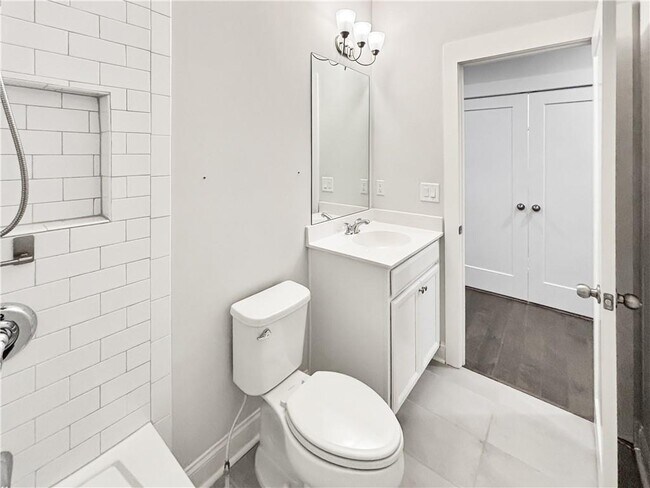 Building Photo - 300 Meadow Mill Way