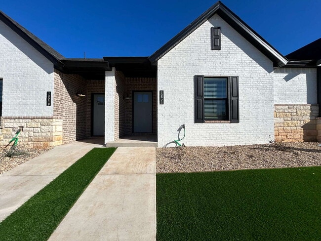 Primary Photo - Luxury Townhome in Abbey Glen Community!
