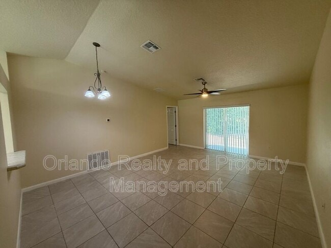 Building Photo - 1726 Pineview Ave