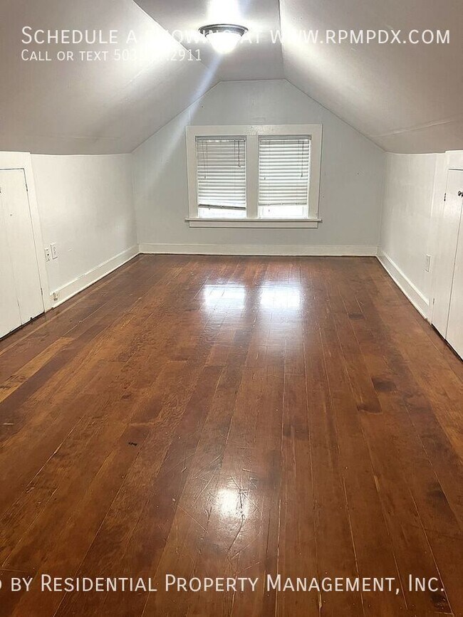 Building Photo - 214 NE Bryant St