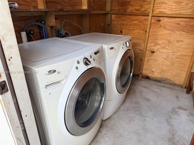 Building Photo - 1320 N 69th Way