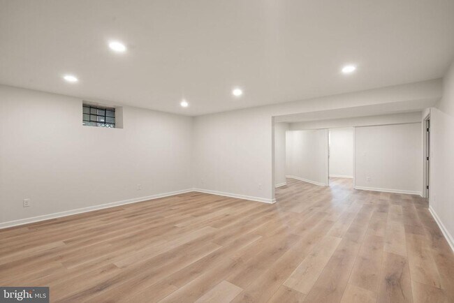 Building Photo - 13647 S Springs Dr