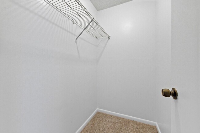 Building Photo - 1606 Shaker Cir