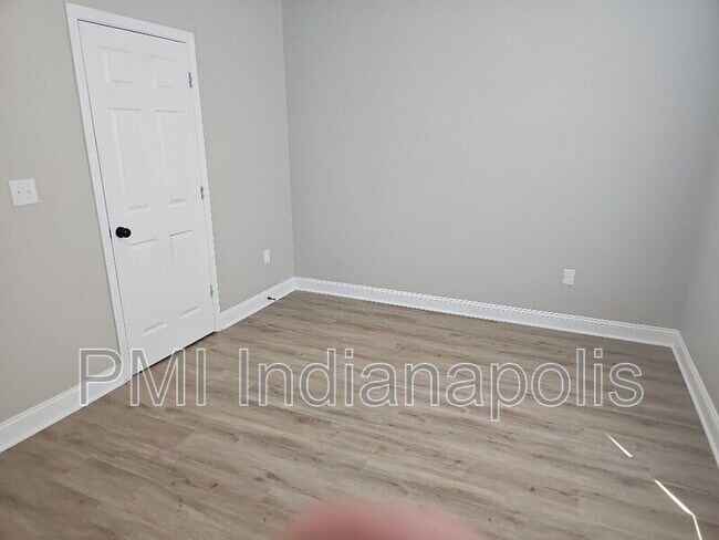 Building Photo - 640 N Parker Ave