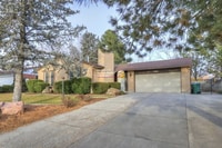 Building Photo - 4 Bedroom / 3 Bath Home in Sandy!