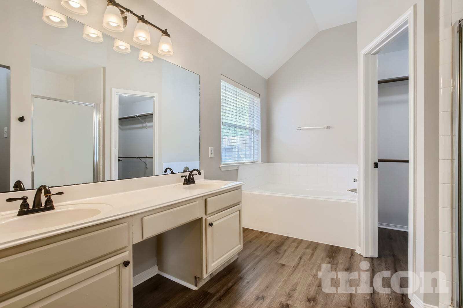 Building Photo - 814 Robins Way