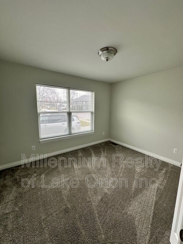 Building Photo - 2 Pleasant St