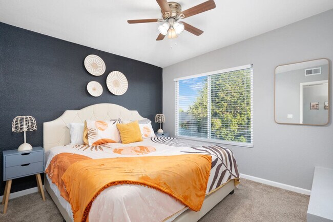 Building Photo - 3733 E Dahlia Dr