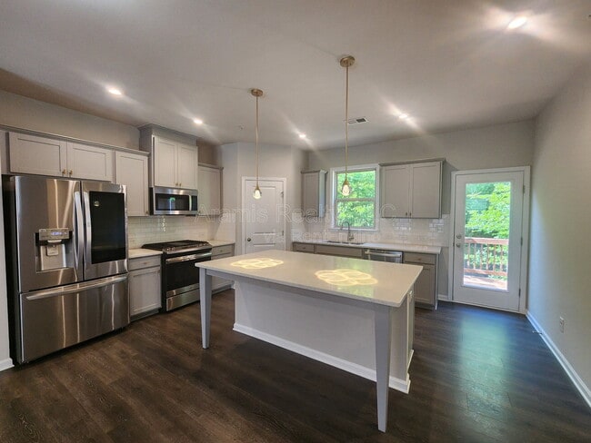 Building Photo - 6472 Brookside Blvd