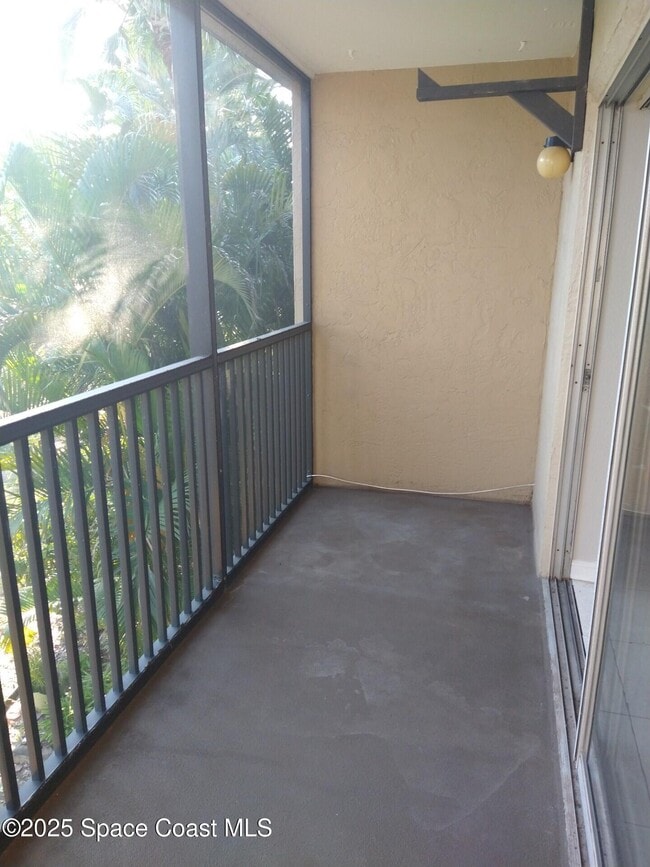 Building Photo - 1020 Pine Tree Dr