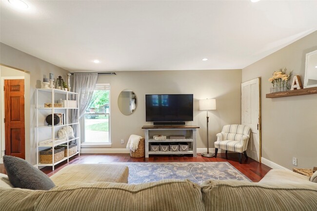 Building Photo - 10710 Overbrook Ln