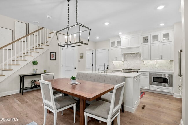 Building Photo - 37 White St