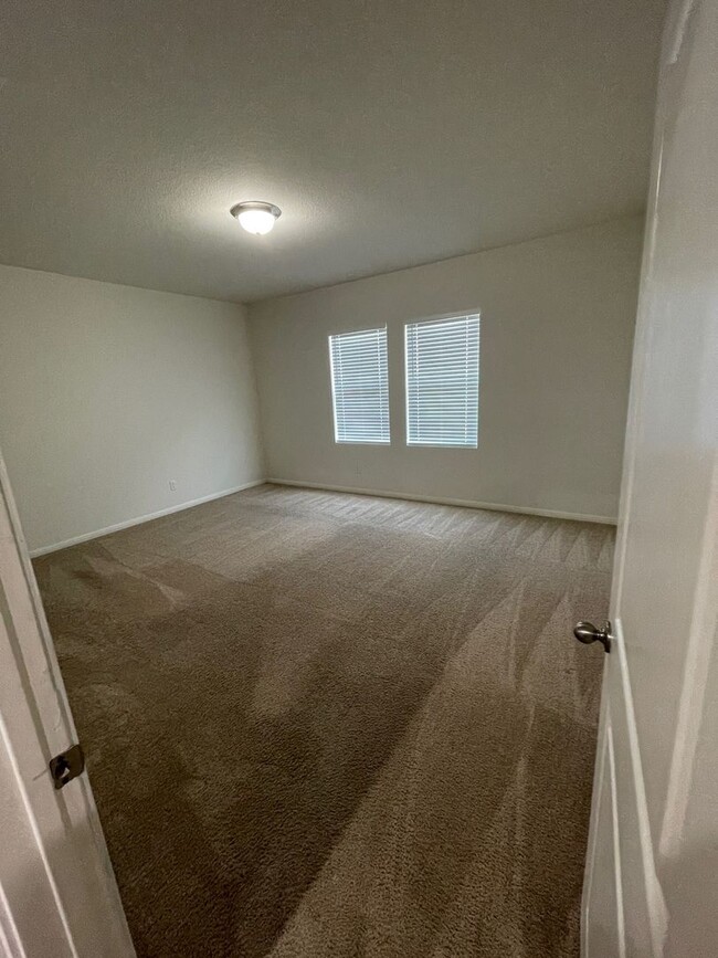 Building Photo - Available for a July 2025 Move In-Modern 3...