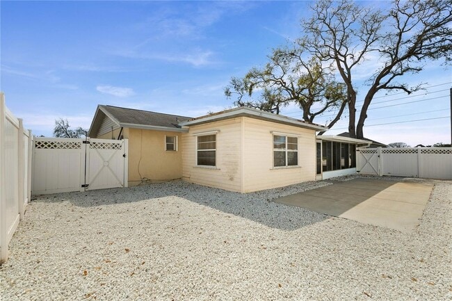 Building Photo - 2814 20th Ave Dr W