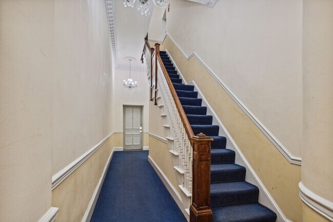 Building Photo - Available Now! Georgetown! Professionally Managed High End 1 Bed/ 1 Bath Condo