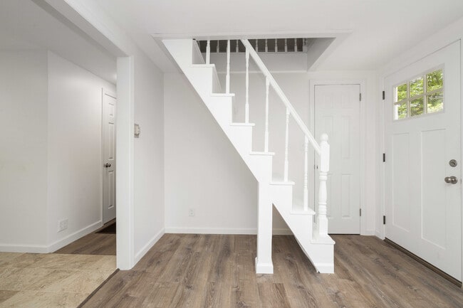 Building Photo - 60 Ellison Rd