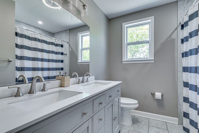 Building Photo - Beautiful 5 Bedroom Home in Clinton MD
