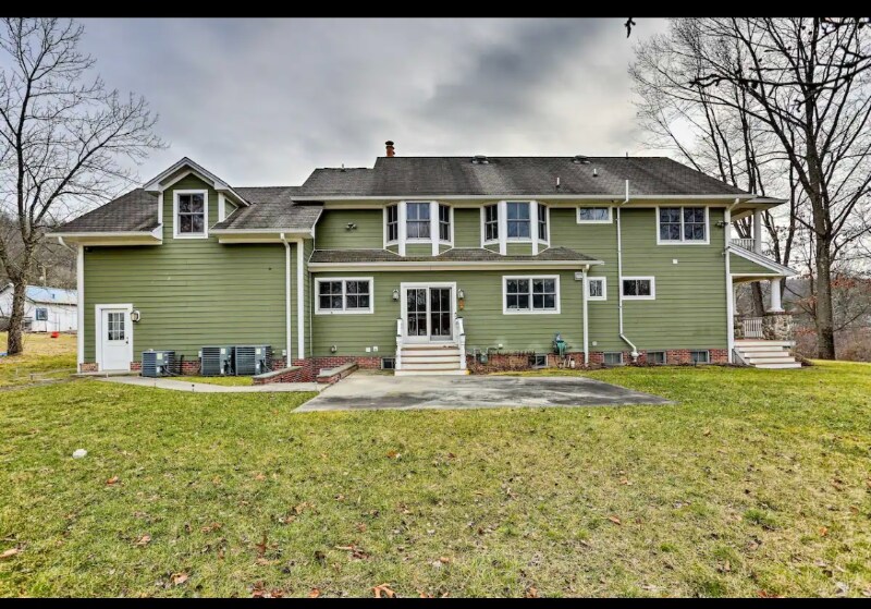 Building Photo - 2 Ricker Pl