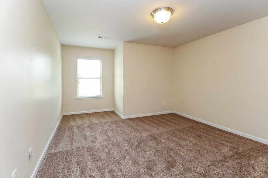 Building Photo - 2100 Mingus Cabin Ln