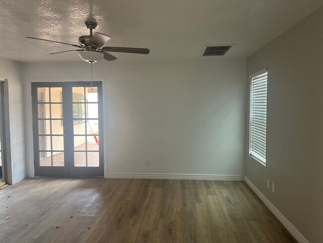 Building Photo - Tempe Home For Rent
