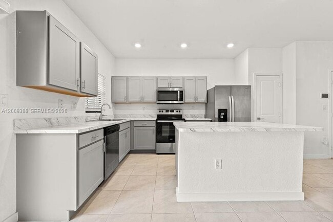 Building Photo - 1167 SW 7th Ct