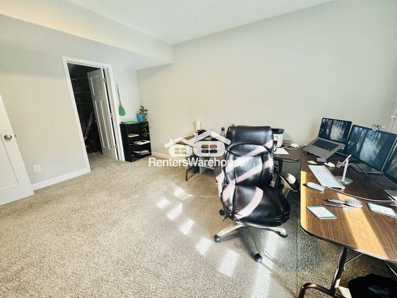 Building Photo - 17955 Headwaters Dr