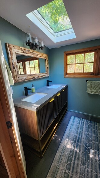 Building Photo - 9710 Mistletoe Rd