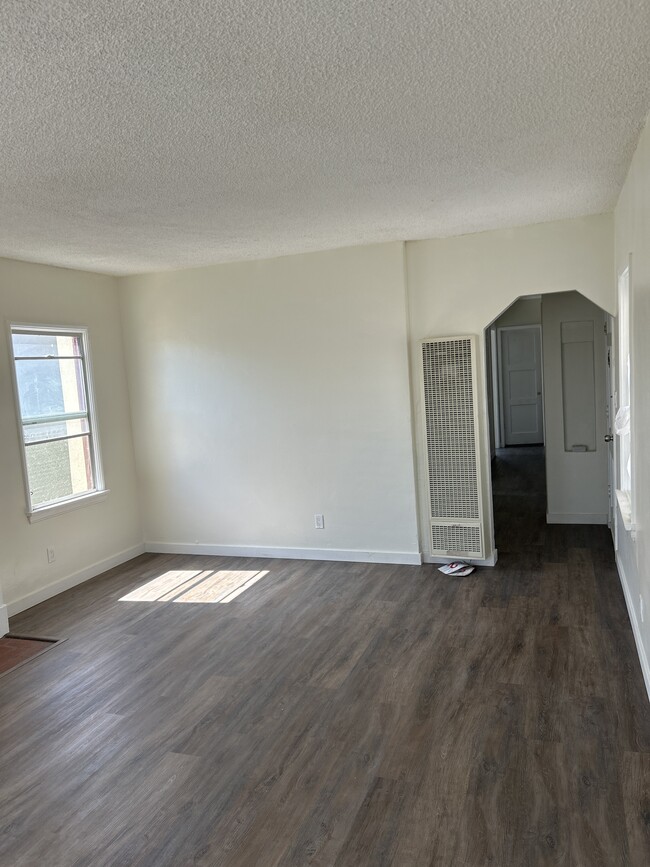Building Photo - 1029 W 84th St