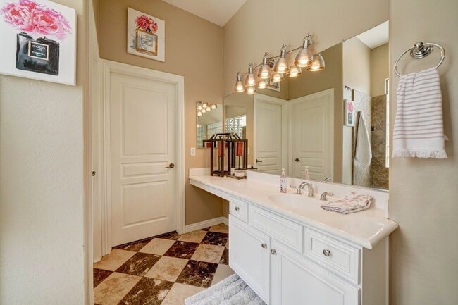 Building Photo - 4221 S Danyell Dr