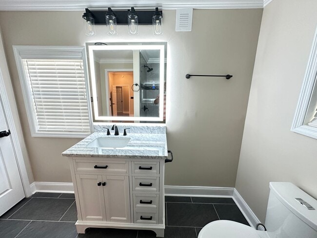 Building Photo - 408 Branch St