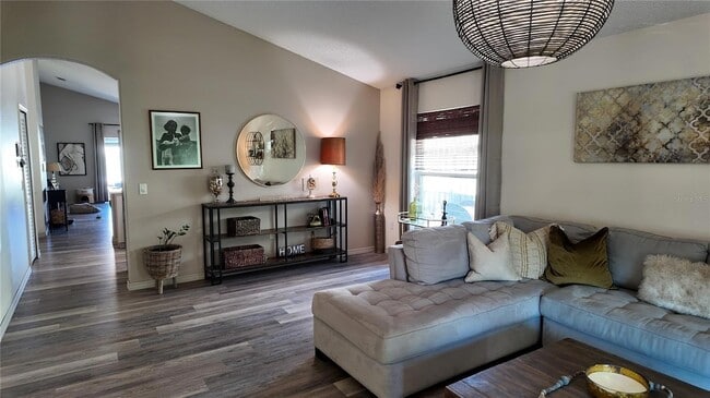 Building Photo - 723 Lady Diana Dr