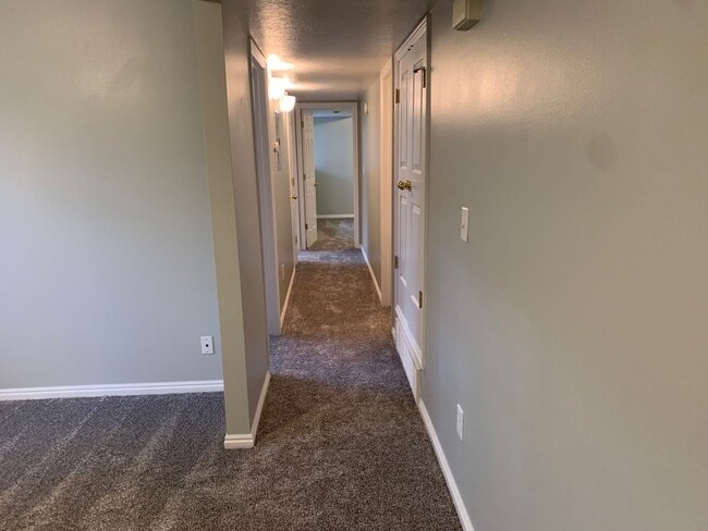 Building Photo - 3 bed 2 bath Orem Apartment for rent!