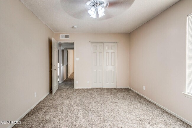 Building Photo - 10929 Northview Dr