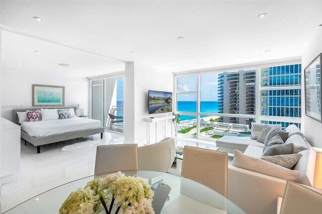 Building Photo - 6801 Collins Ave